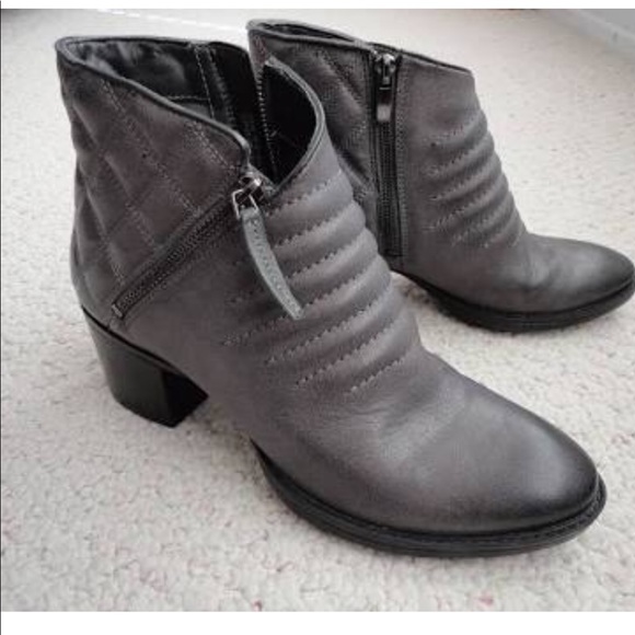 clarks quilted boots